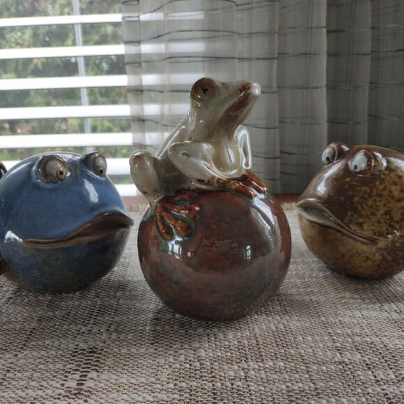 Art Pottery Figurines Set of 3, VTG Whimsical Spherical Fish Frog 6.75" - Picture 3 of 15